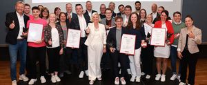Gewinner des letzten Jahres bei der Preisverleihung